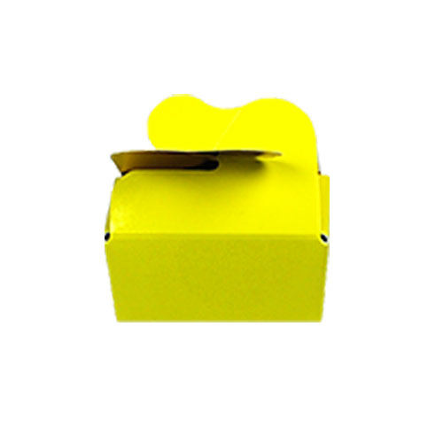 Box 2 choc butterfly closing yellow laque